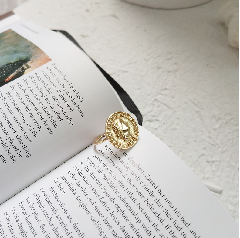 Suisse Coin Ring